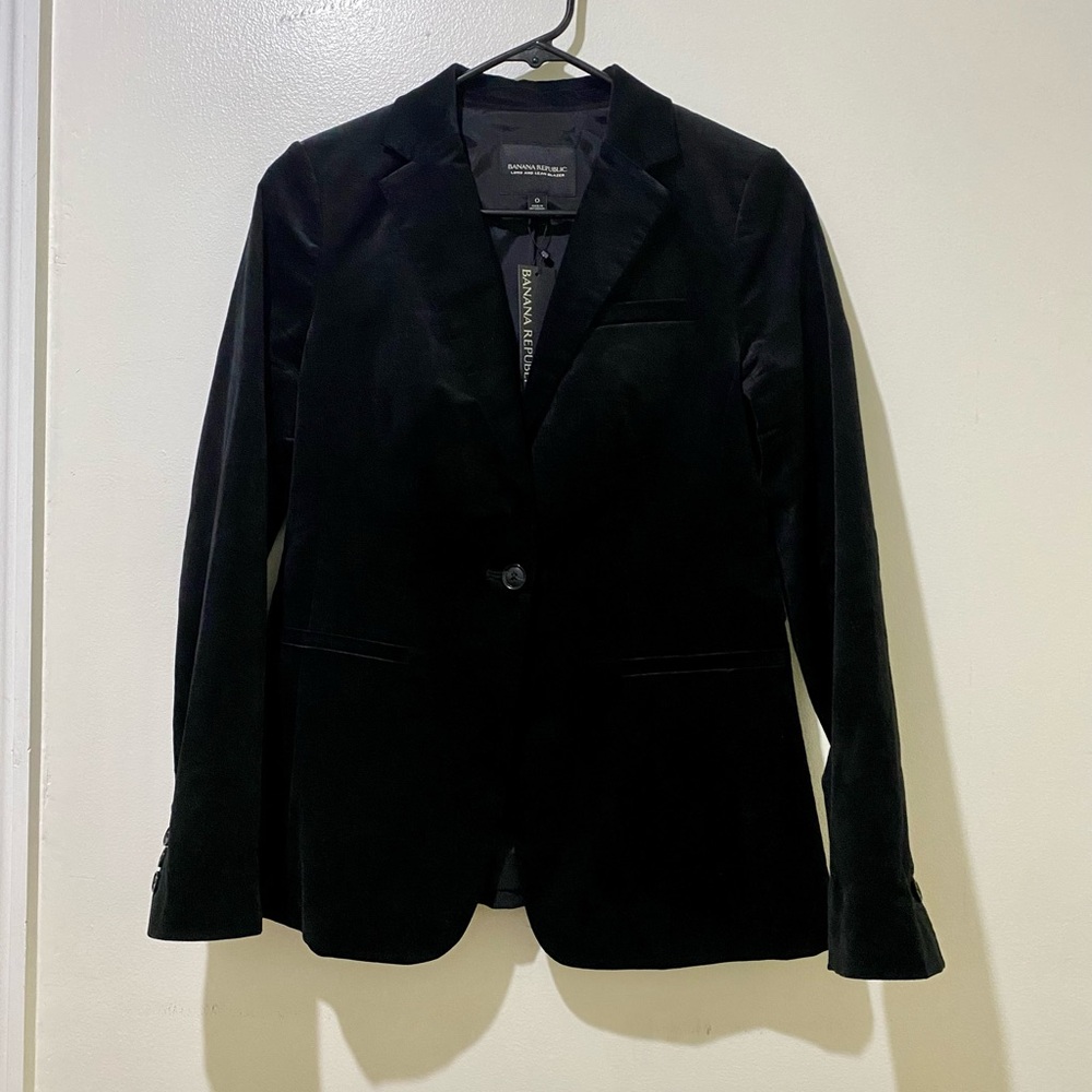 NWT Banana Republic Womens Blazer. Color-Black. Size-0. C0007